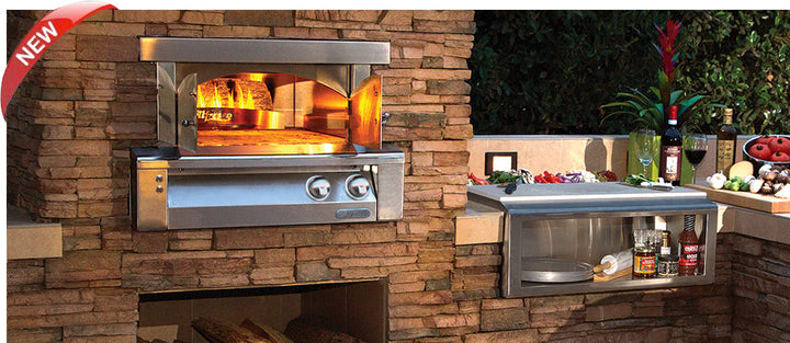 Outdoor kitchen with Pizza Oven